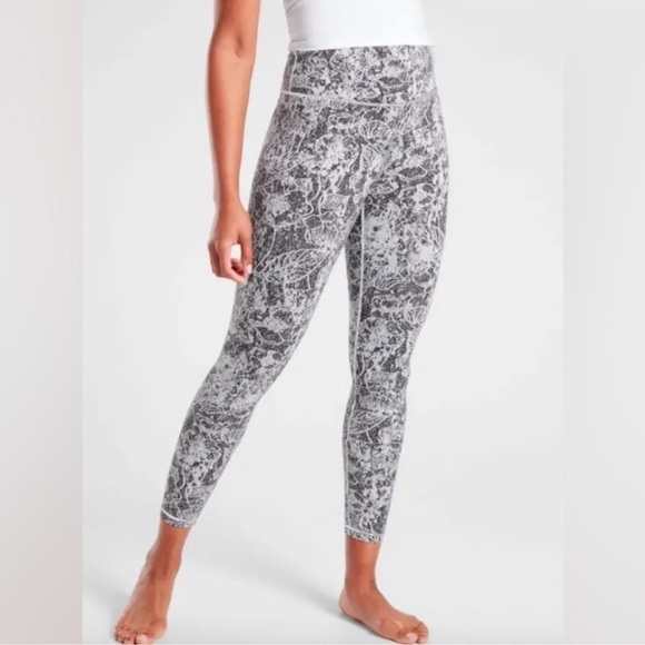 Athleta Elation 7/8 Print Leggings Graffiti Print XXS - Picture 3 of 7